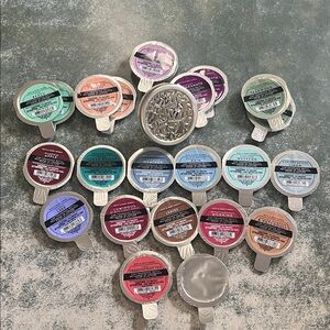 Bath & Body Works Car Fragrance Diffuser & 23 Refills